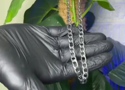 PERIMIUM STAINLESS STEEL CHAIN WITH GIFT BOX